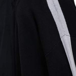 Veste de survêtement tricotée noire à rayures latérales, zippée, style streetwear, poignets côtelés, maille douce, unisexe, coupe confortable, qualité supérieure, usage quotidien, Pro - Product Image 3