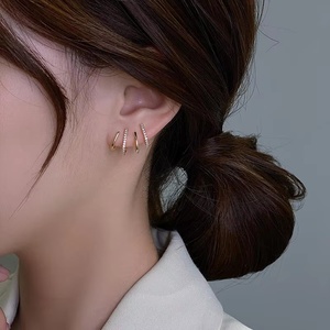 Boucles d'oreilles Huggie vintage plaquées or 14 carats tendance avec strass en cristal, bijoux de fête unisexe, or massif 18 carats certifié IGI - Product Image 2