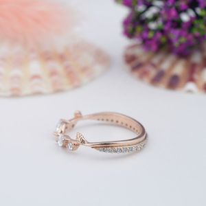 Bague classique en argent sterling 925 plaqué or avec moissanite cubique taille marquise et motif feuille pour femme - Product Image 2