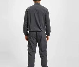 Conjunto deportivo ligero personalizado para hombre, chaqueta cortavientos con cremallera y pantalones deportivos, tela transpirable, informal, para deportes al aire libre, personalizado. - Product Image 2