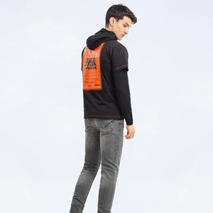 Sudadera con Capucha Negra para Hombre con Estampado Naranja 017, Corte Ajustado, Informal, de Algodón Tejido, Manga Larga, con Bolsillos, para Otoño - Product Image 2