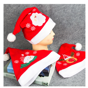 Chapeau de Noël du Père Noël en velours rouge de qualité supérieure avec bordure blanche moelleuse et pompon pour les célébrations de Noël et les fêtes - Product Image 5