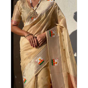 Sari en soie Paithani Chickoo Organza Swan avec broderie Zari pour les mariages - Product Image 3