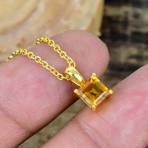สร้อยคอประดับพลอยซิทรินธรรมชาติทรงคุชชั่น ชุบทอง 18k บนตัวเรือนเงินแท้ 925 - Product Image 1