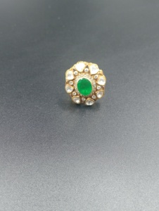 Anillo de cóctel clásico Amaira Jewels SM-682 con forma de estrella y doble gemas verdes, chapado en oro de 18 quilates, para mujer, para boda, compromiso, con engaste glamuroso tipo pavé. - Product Image 2