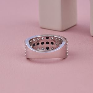 Anillo de Diamantes de Corte Redondo Moderno para Hombre, Cultivado en Laboratorio, Certificado IGI, Claridad VVS, Banda de Oro Blanco, Proveedor de Joyería India al por Mayor - Product Image 4