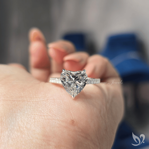 Anillo de Diamante Cultivado en Laboratorio con Corte Corazón y Banda Pavé Catedral de 2CT, Certificado IGI, Anillo de Compromiso Romántico de Oro Blanco de 10K - Product Image 5