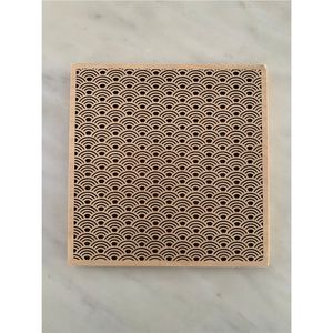 Al por mayor Salvamanteles de madera cortado con láser, ecológico, resistente al calor, tallado, cuadrado, para ollas, sartenes y mesas - Product Image 1