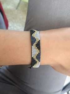 Pulsera de Cuentas Hecha a Mano con Patrón Negro/Amarillo/Plateado, Cuentas Rectangulares de Piedra para Hacer Pulseras, NOUSHAD HANDICRAFTS NH-695 IGI - Product Image 3