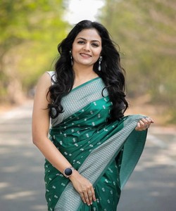 Green Silk Saree With Border Pattern Traditional Indian Wedding Dress Women <b>Floor</b>-Length Regular Fit Wrinkle Free All Seasons - Product Image 2