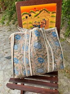 Sac à bandoulière matelassé en coton imprimé bohème élégant avec deux poignées, design durable pour un usage quotidien et les voyages - Product Image 2