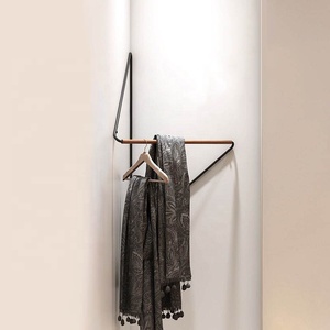 Étagère murale d'angle design en métal et bois, gain de place, moderne, pour écharpes, manteaux, pantalons, vêtements, présentoir pour vêtements, salon - Product Image 6