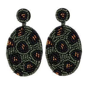 Pendientes clásicos unisex hechos a mano con cuentas de semillas, diseño de sombrero, color verde palma de dátiles, novedades, color rosa, para profesores, boda - Product Image 4