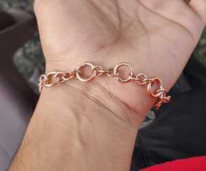 Bracelet en cuivre pur fait main, maillons irréguliers, fermoir à bascule, bijoux de guérison anciens martelés à la main pour hommes et femmes - Product Image 1