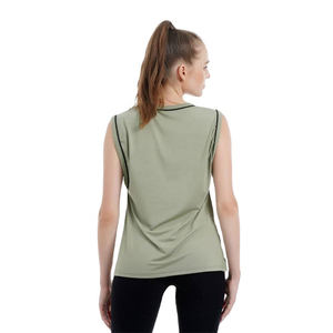 Camiseta sin mangas para mujer con logo personalizado de larga duración, transpirable, holgada, perfecta para entrenamientos o deportes. - Product Image 3