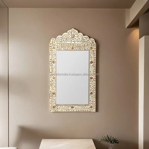 Pièce de déclaration de miroir d'incrustation d'os à haute demande pour les couloirs et les foyers modernes disponibles pour un bon prix depuis l'Inde - Product Image 1