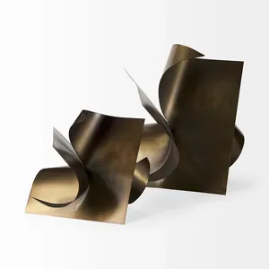 Sculpture en fer artisanale moderne, décoration élégante pour la maison, destinée aux professionnels de la décoration intérieure résidentielle, architectes, décorateurs, constructeurs - Product Image 1