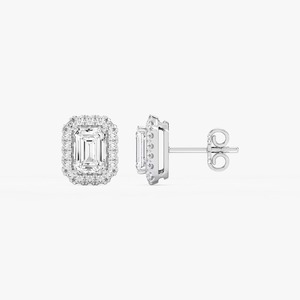 Boucles d'oreilles clous élégantes en or blanc 14 carats avec diamant émeraude de laboratoire à quatre griffes et halo, certifiées IGI, style classique et tendance - Product Image 2