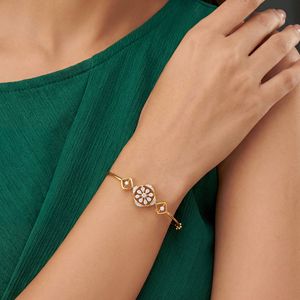 Brazalete de Oro de 18K con Diamantes Florales |   Pulsera de Oro con Diseño Geométrico Calado para Mujer - Product Image 3
