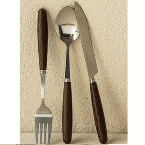 Ensemble de couverts de qualité supérieure avec finition dorée, couteau, cuillère, fourchette et épandeur, pour la cuisine et la restauration, en métal. - Product Image 5