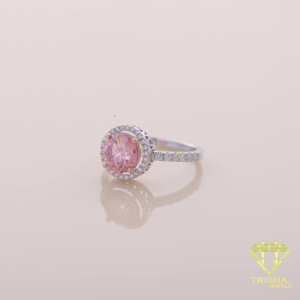 แหวนพลอยสีชมพูทรงกลมประดับเพชรรอบวง แหวนเงินแท้ 925 สำหรับเธอ - Product Image 1