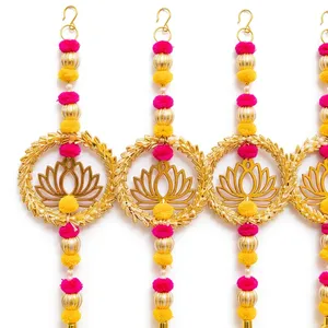 Élégant Toran de porte à fleurs jaunes avec des chaînes de perles et des détails dorés pour la décoration de mariage, festive, de la maison et traditionnelle - Product Image 5