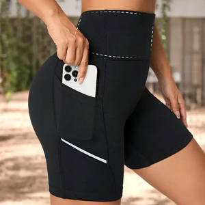 Shorts de compression athlétiques pour femmes, couleur unie noire, taille haute, avec poches, coupe ajustée, séchage rapide, pour yoga, entraînement et course à pied - Product Image 6
