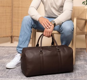 Sac de voyage décontracté en cuir véritable marron foncé avec fermeture éclair pour hommes et femmes - Sac de week-end, sac de voyage de grande capacité, multifonctionnel, de haute qualité - Product Image 3