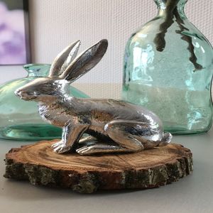 Figura de conejo contemporánea de aluminio, escultura artística de lebre, decoración animal metálica diseñada para interiores elegantes - Product Image 4