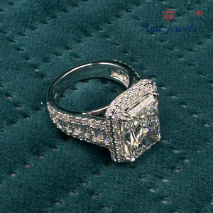 Magnifique bague en diamant radiant de 11,38 carats cultivé en laboratoire en or blanc 14 carats pour femmes - Product Image 1