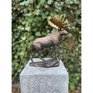 Figurine de renne en bronze, sculpture en métal moulé, statuette animale, décoration d'intérieur, décoration de Noël, renne sauvage fait main, vintage - Product Image 1