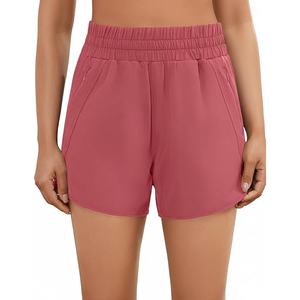 Shorts de sport pour femmes en polyester rouge rose avec cordon de serrage, poches latérales pour téléphone, respirants, pour la course à pied et le fitness - Product Image 2