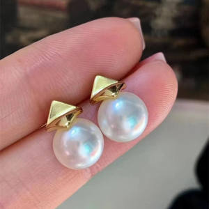 Boucles d'oreilles clous en perles d'eau douce rondes naturelles de 7-8 mm pour femmes, plaquées or 14 carats, lumière intense, simples et tempérées - Product Image 1