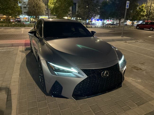 2023 Usado para F Sport, Gris Platino, Transmisión Automática, Motor de Gasolina 4L, Interior de Cuero Oscuro, R20 Aluminio, Euro VI - Product Image 2