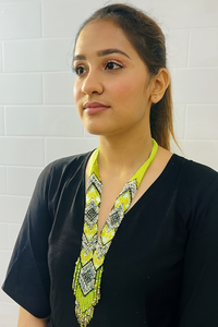 สร้อยคอประดับลูกปัดทำมือ พร้อมลวดลายเพชรและลายซิกแซกอย่างประณีต สีดำ ขาว เหลือง เขียว ชิ้นงานสไตล์ชาติพันธุ์ที่งดงาม - Product Image 2