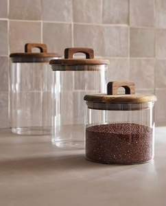 Pot en verre avec couvercle en bois, idéal pour le stockage en cuisine, pour la farine, le sucre, le riz, pour garder les aliments frais et propres facilement. - Product Image 3