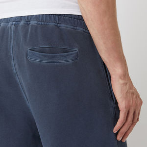 Nouveaux shorts pour hommes personnalisés offrant un look moderne et un tissu fiable, idéaux pour le sport et la mode urbaine. - Product Image 2