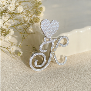 Collier personnalisé tendance avec breloque alphabet et fermoir cœur, en argent 925 rhodié, bijoux fins, pendentif initial en moissanite - Product Image 1