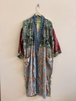 Lot en gros de robes kimono indiennes en soie patchwork pour femmes, en polysilk, longues, pour les vacances, tenue de plage
