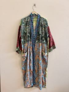 ชุดคลุมกิโมโนผ้าไหมอินเดียลายปะติดปะต่อสำหรับผู้หญิง ขายส่งจำนวนมาก ผ้าโพลีซิลค์ ชุดคลุมยาวสำหรับวันหยุดพักผ่อน ชุดชายหาด - Product Image 6