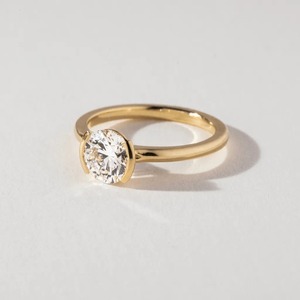 Anillo de Diamante Cultivado en Laboratorio de 1.3ct, Oro Amarillo de 14K, Engaste Redondo, Proveedor de Joyería Personalizada - Product Image 2