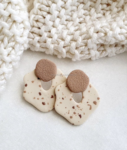 Boucles d'oreilles en résine de luxe Bijoux designables pour femme Boucle d'oreille en résine époxy à la mode Personnaliser la conception Boucle d'oreille en résine époxy écologique - Product Image 2