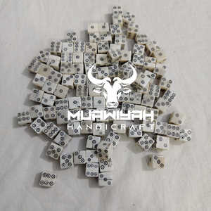 ลูกเต๋ากระดูกควายคุณภาพดีที่สุด 100% เป็นมิตรกับสิ่งแวดล้อม ลูกเต๋าทำมือจากกระดูกควาย ขัดเงา ปรับแต่งขนาดได้ สำหรับเล่นเกมบนโต๊ะ - Product Image 2