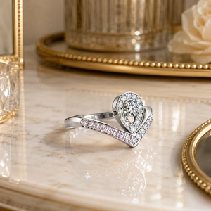 Bague de fiançailles en or blanc 14 carats avec halo de diamants ronds et en forme de poire, 1/2 CTW |   Bague en forme de V pour femme, bijoux fins, cadeau élégant - Product Image 3