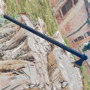 ขวานไวกิ้ง ดีไซน์นอร์ดิก ด้ามไม้ยาว ใบมีดเหล็กคาร์บอน ผิวสีดำ ของตกแต่งสำหรับตั้งโชว์ เหมาะสำหรับการตั้งแคมป์และการล่าสัตว์กลางแจ้ง - Product Image 4