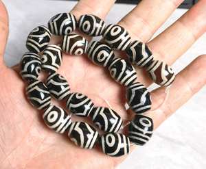 20 pièces de perles d'agate Dzi tibétaine noire et blanche en forme de tambour, amulette, pierres précieuses pour la fabrication de bijoux - Product Image 6