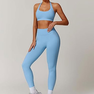 Ensembles d'entraînement pour femmes : Leggings sans couture effet push-up et soutien-gorge de sport halter – Tenues de sport 2 pièces pour la gym et l'athlétisme - Product Image 4