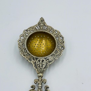 Passoire à thé vintage en métal doré, design élégant, qualité supérieure, au prix le plus bas. - Product Image 3