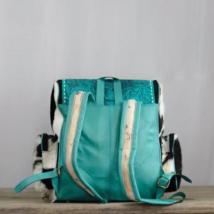 Sac à dos en cuir gaufré turquoise avec empiècements imprimés animaliers, forme carrée, fermeture éclair, bandoulière, style bohème, usage quotidien - Product Image 4