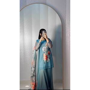Conjunto de Salwar Kameez de Rayón Elegante con Estampado Digital y Trabajo Manual Real de Khatali para Fiesta - Product Image 3
